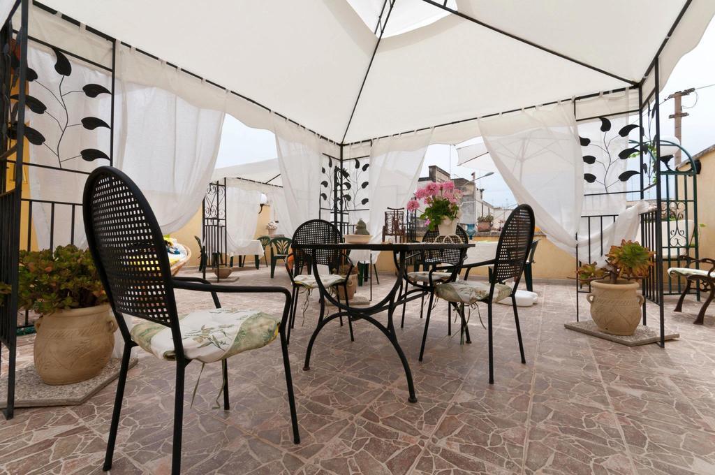 Bed and Breakfast Fiori E Coccole Noto Exterior foto