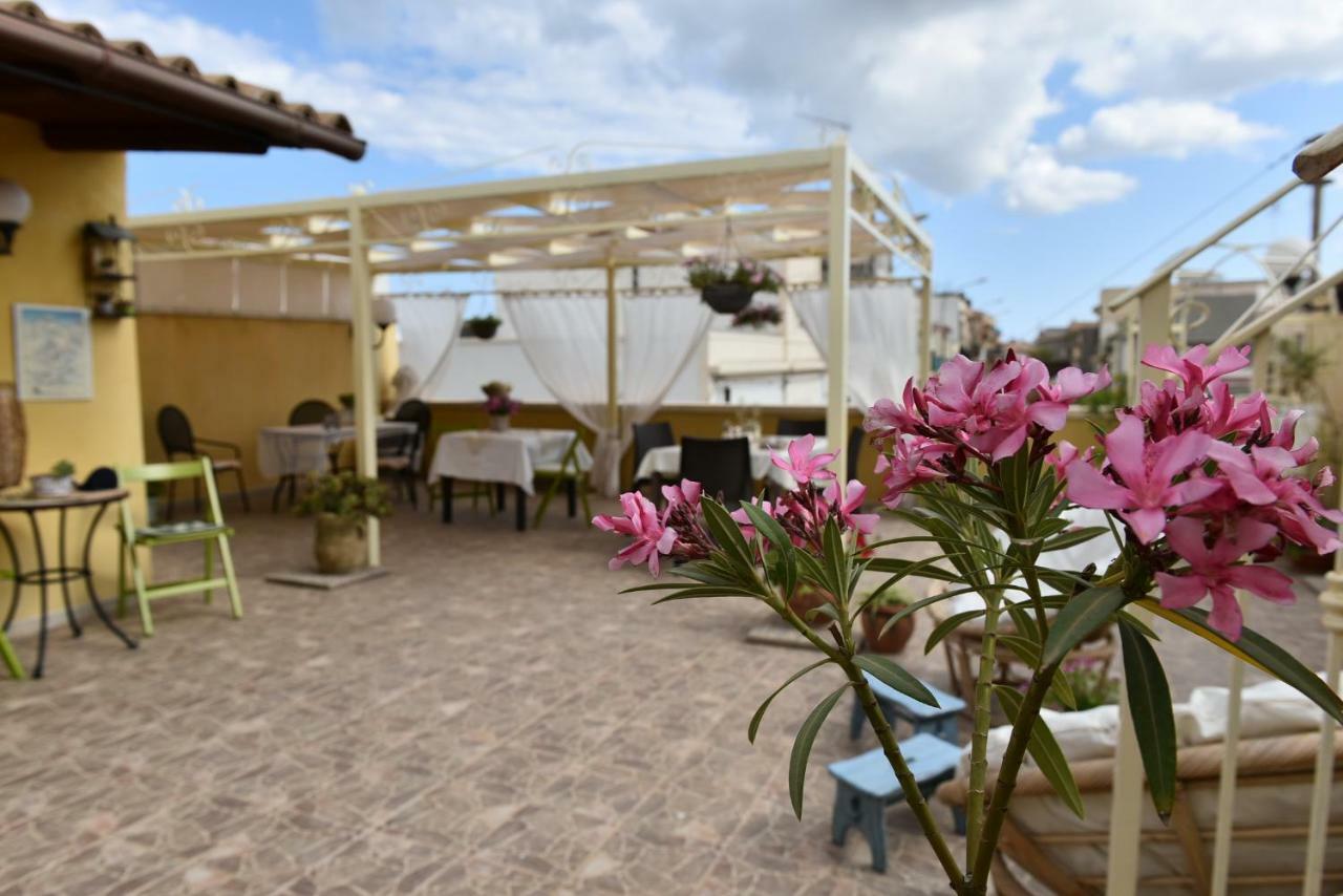 Bed and Breakfast Fiori E Coccole Noto Exterior foto